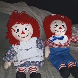 Raggedy Ann and Andy dolls